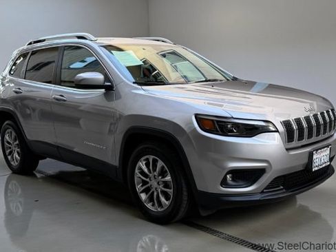 Used 2019 Jeep Cherokee Latitude Plus FWD image 2