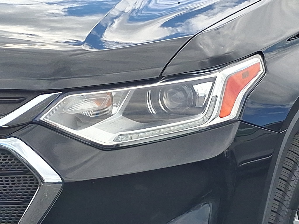 Used 2021 Chevrolet Traverse LS FWD image 10