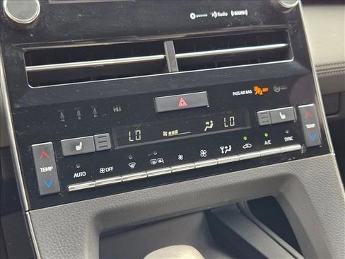 Used 2022 Toyota Avalon XLE image 13