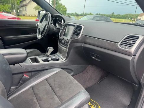 Used 2018 Jeep Grand Cherokee Altitude AWD/4WD image 8