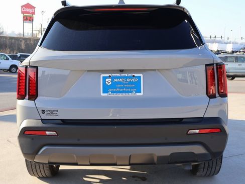 Used 2023 Kia Sorento X-Line EX image 4