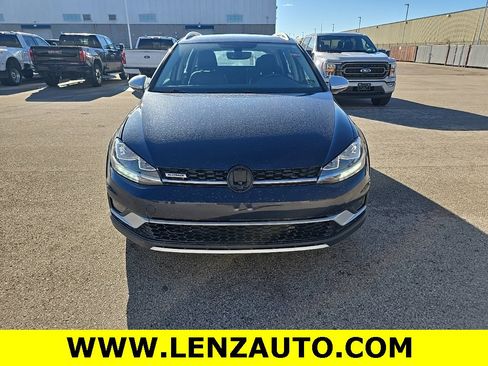 Used 2019 Volkswagen Golf Alltrack SE image 2