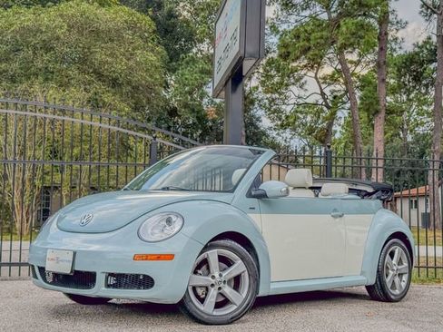 Used 2010 Volkswagen Beetle Final Edition image 1