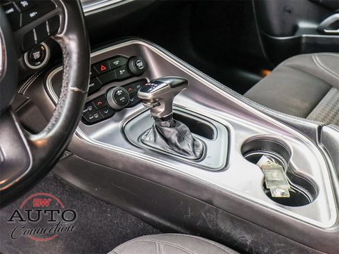 Used 2019 Dodge Challenger SXT image 22