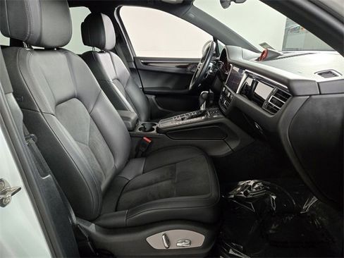 Used 2021 Porsche Macan image 23