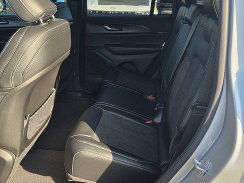 New 2025 Jeep Grand Cherokee Altitude image 11