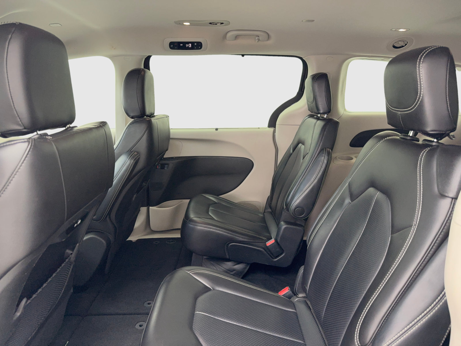 Used 2023 Chrysler Pacifica Touring-L FWD image 36