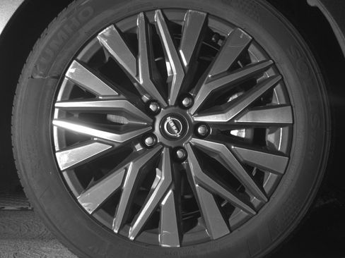 Used 2025 Nissan Altima 2.5 SV FWD image 13
