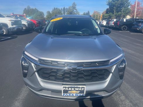 Used 2024 Chevrolet Trax LT w/ Driver Confidence Package image 2