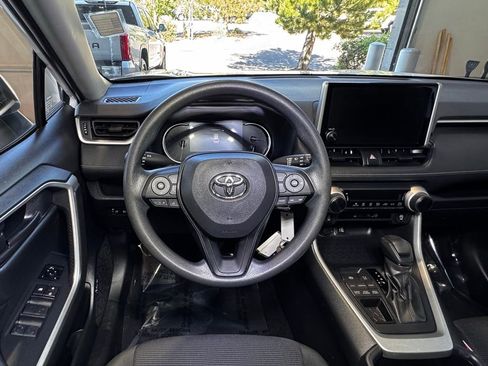 Used 2023 Toyota RAV4 LE AWD/4WD image 16