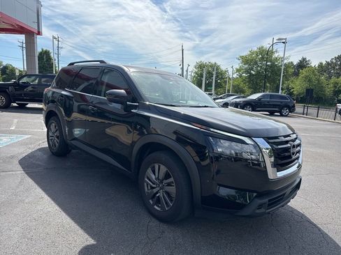 Used 2025 Nissan Pathfinder SV FWD image 7