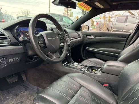 Used 2018 Chrysler 300 S w/ 300S Premium Group image 22