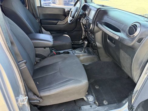 Used 2018 Jeep Wrangler Unlimited Sport S image 15