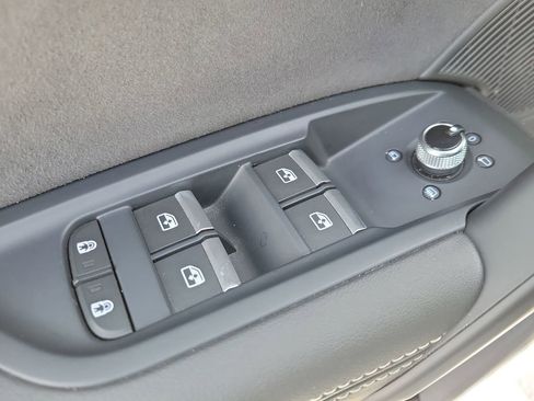 Used 2024 Audi Q5 e Prestige w/ Prestige Package AWD/4WD image 20