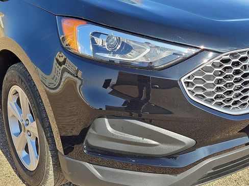 Used 2024 Ford Edge SE image 9