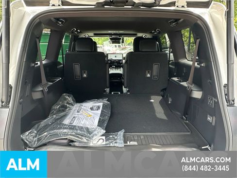Used 2026 Lexus GX 550 w/ Accessory Package (2T) AWD/4WD image 21
