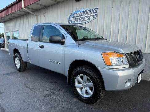 Used 2011 Nissan Titan S w/ S Popular Equipment Pkg AWD/4WD image 4