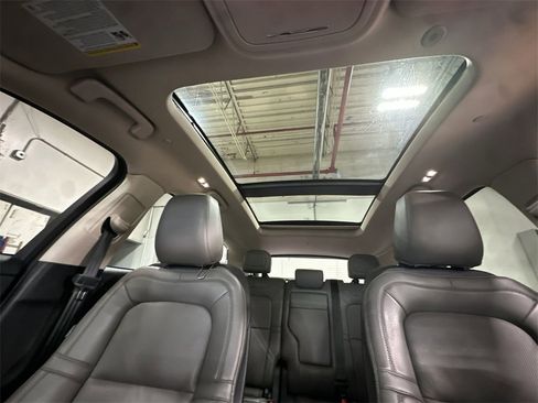 Used 2023 Lincoln Corsair Reserve w/ Equipment Group 201A image 16