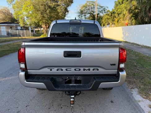 Used 2018 Toyota Tacoma SR5 image 6