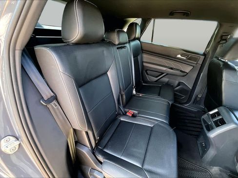 Used 2023 Volkswagen Atlas Cross Sport SE FWD image 19