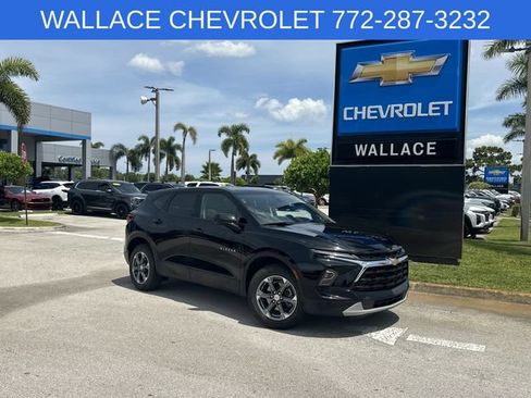 Used 2025 Chevrolet Blazer LT FWD image 1