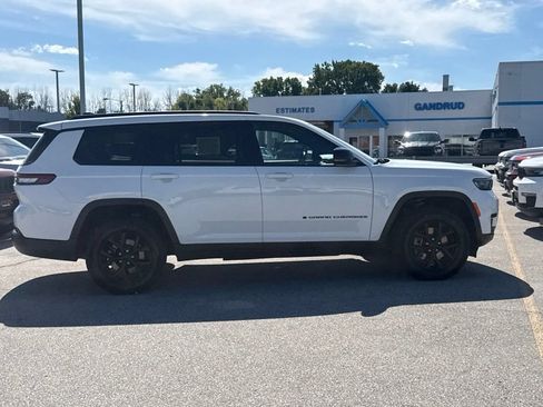 Used 2024 Jeep Grand Cherokee L Laredo AWD/4WD image 32