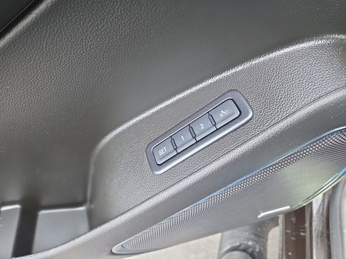 Used 2018 Chevrolet Suburban LT image 38