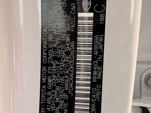 Used 2024 Toyota Prius XLE image 18