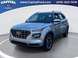 Used 2025 Hyundai Venue SEL FWD video 1