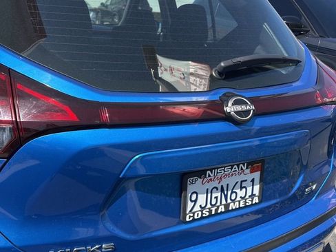 Used 2023 Nissan Kicks SV FWD image 4