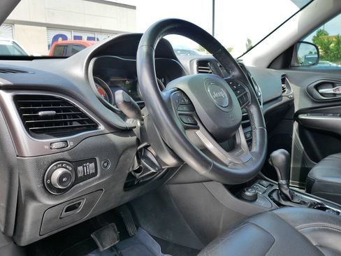 Used 2019 Jeep Cherokee Limited AWD/4WD image 23