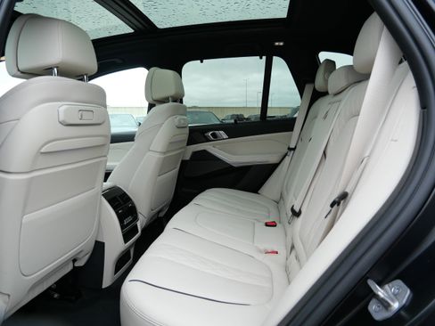 Used 2024 BMW X5 M60i AWD/4WD image 16