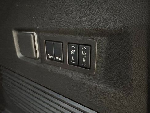 Used 2025 Chevrolet Tahoe Premier image 25