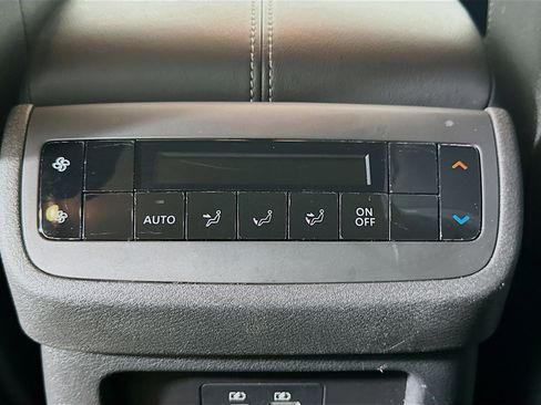 Used 2025 Nissan Pathfinder SV image 24