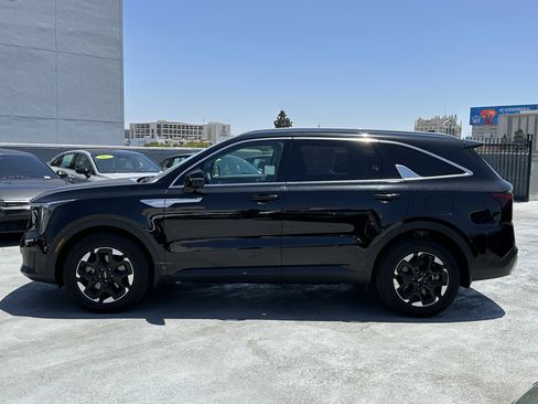 Used 2025 Kia Sorento S w/ Panoramic Sunroof Package FWD image 3
