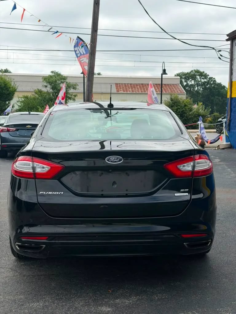 Used 2016 Ford Fusion SE w/ Equipment Group 202A FWD image 4