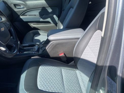 Used 2022 Chevrolet Colorado Z71 w/ Safety Package image 6