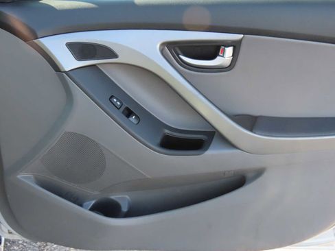 Used 2015 Hyundai Elantra Limited image 25