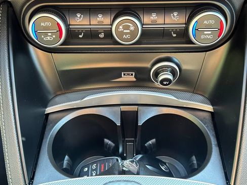 Used 2025 Alfa Romeo Stelvio Sprint w/ Veloce Package AWD/4WD image 33
