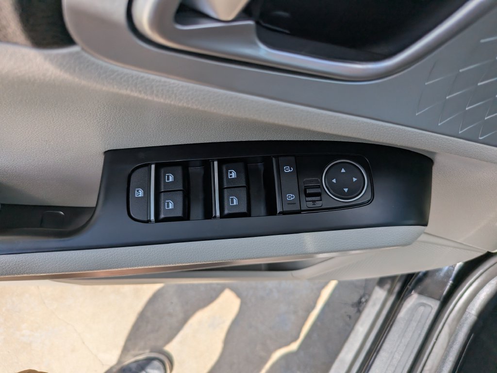 Certified 2025 Kia Soul LX w/ LX Technology Package FWD image 19