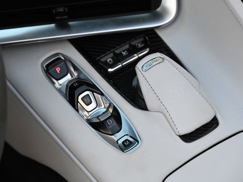 Used 2022 Chevrolet Corvette Stingray Premium Conv w/ Z51 Performance Package RWD image 22