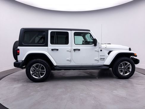 Used 2019 Jeep Wrangler Unlimited Sahara AWD/4WD image 38
