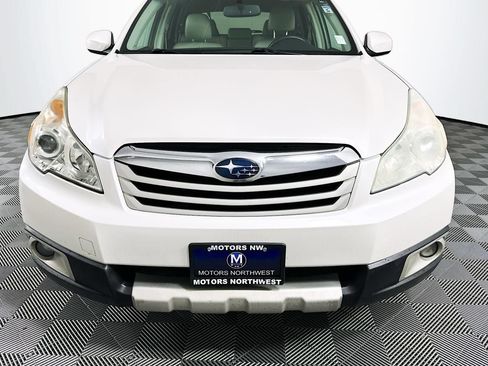 Used 2010 Subaru Outback 3.6R Limited AWD/4WD image 2