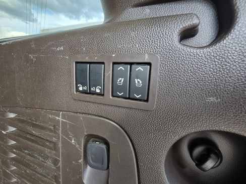 Used 2020 Chevrolet Suburban Premier AWD/4WD image 38