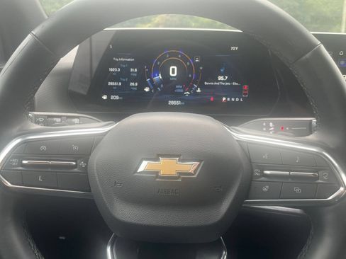 Used 2025 Chevrolet Equinox LT FWD image 29