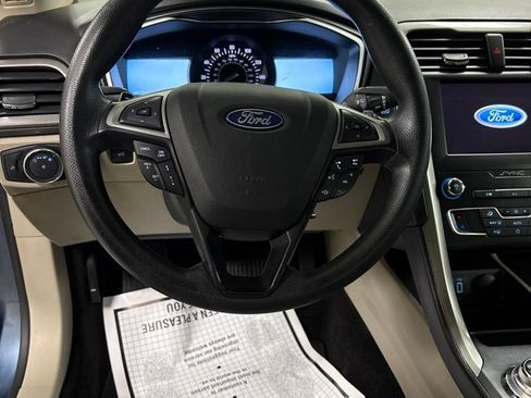 Used 2019 Ford Fusion SE FWD image 12