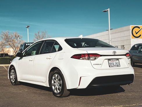 Used 2024 Toyota Corolla LE image 3