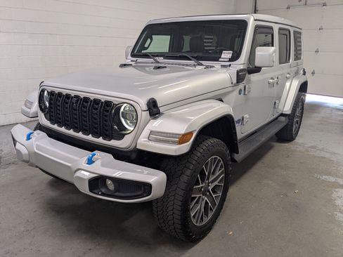Used 2024 Jeep Wrangler High Altitude AWD/4WD image 11