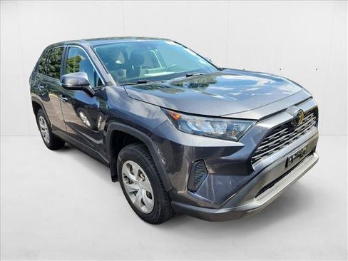 Used 2022 Toyota RAV4 LE image 9