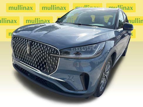 Used 2025 Lincoln Aviator 2WD image 10